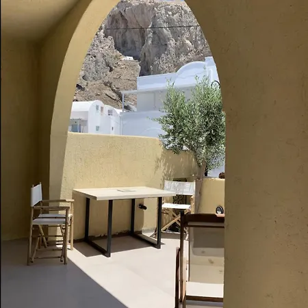 Rembelos Santorini 佩里萨
