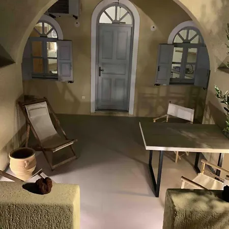 Rembelos Santorini 公寓 *