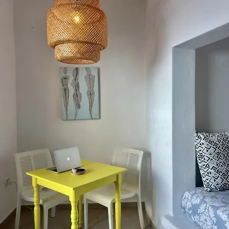 Rembelos Santorini 公寓 *